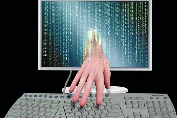 /content/upload/archive/hacker_9e509f.webp